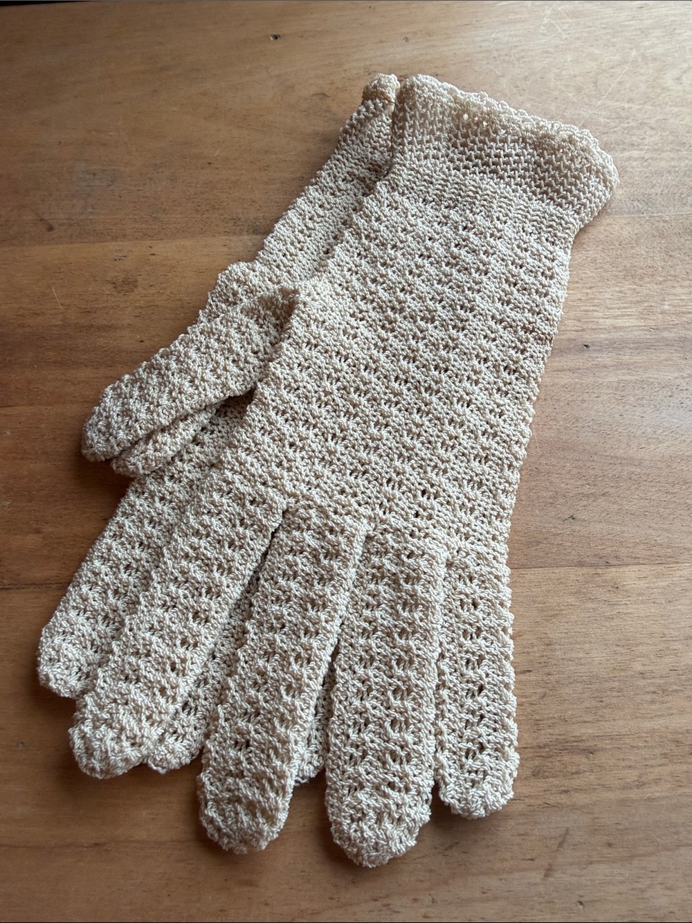Vintage Crocheted Gloves in Cream